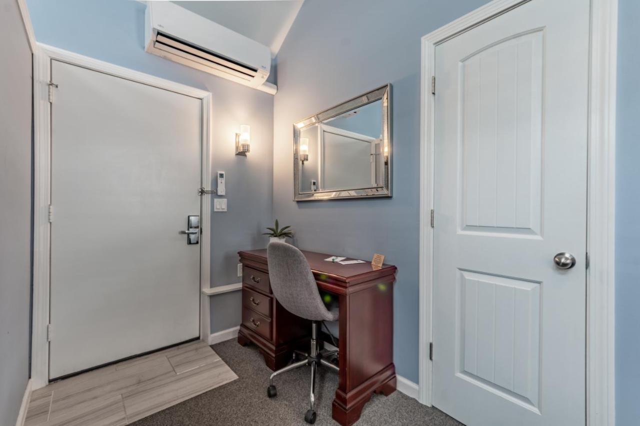 Homestead Inn New Milford Bagian luar foto