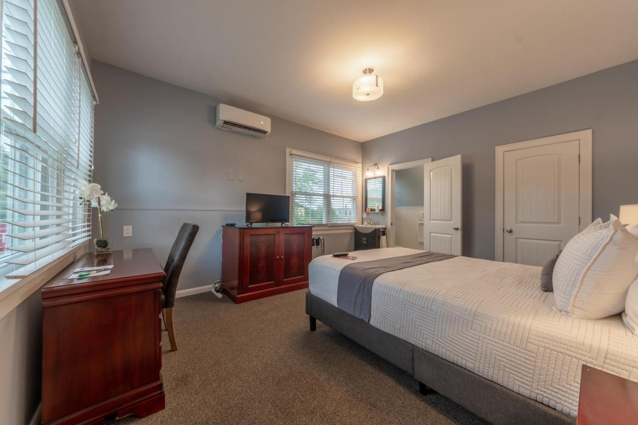 Homestead Inn New Milford Bagian luar foto