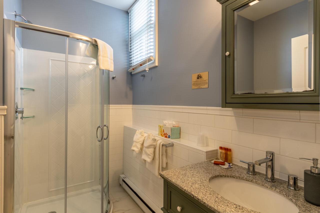 Homestead Inn New Milford Bagian luar foto