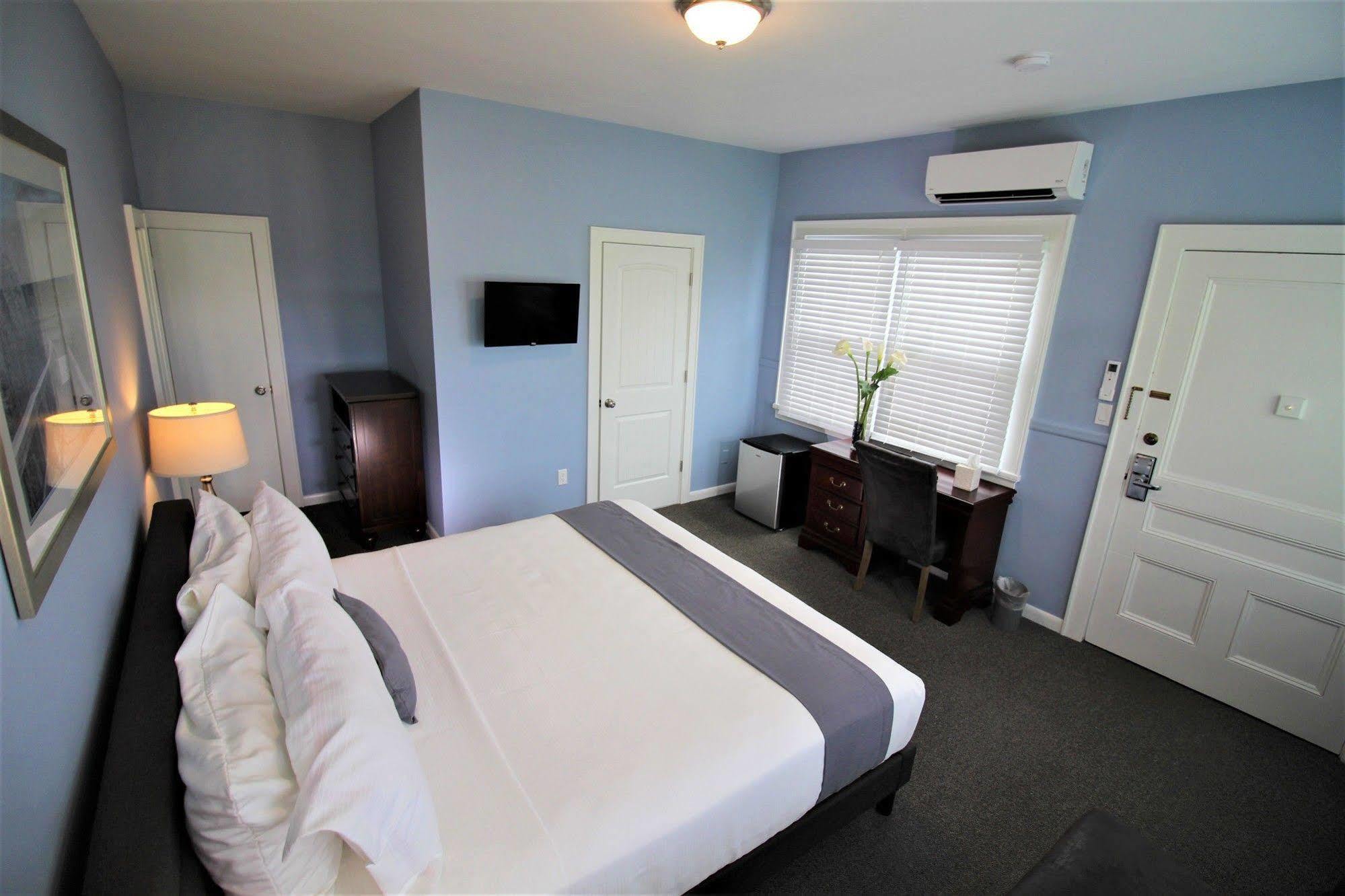 Homestead Inn New Milford Bagian luar foto