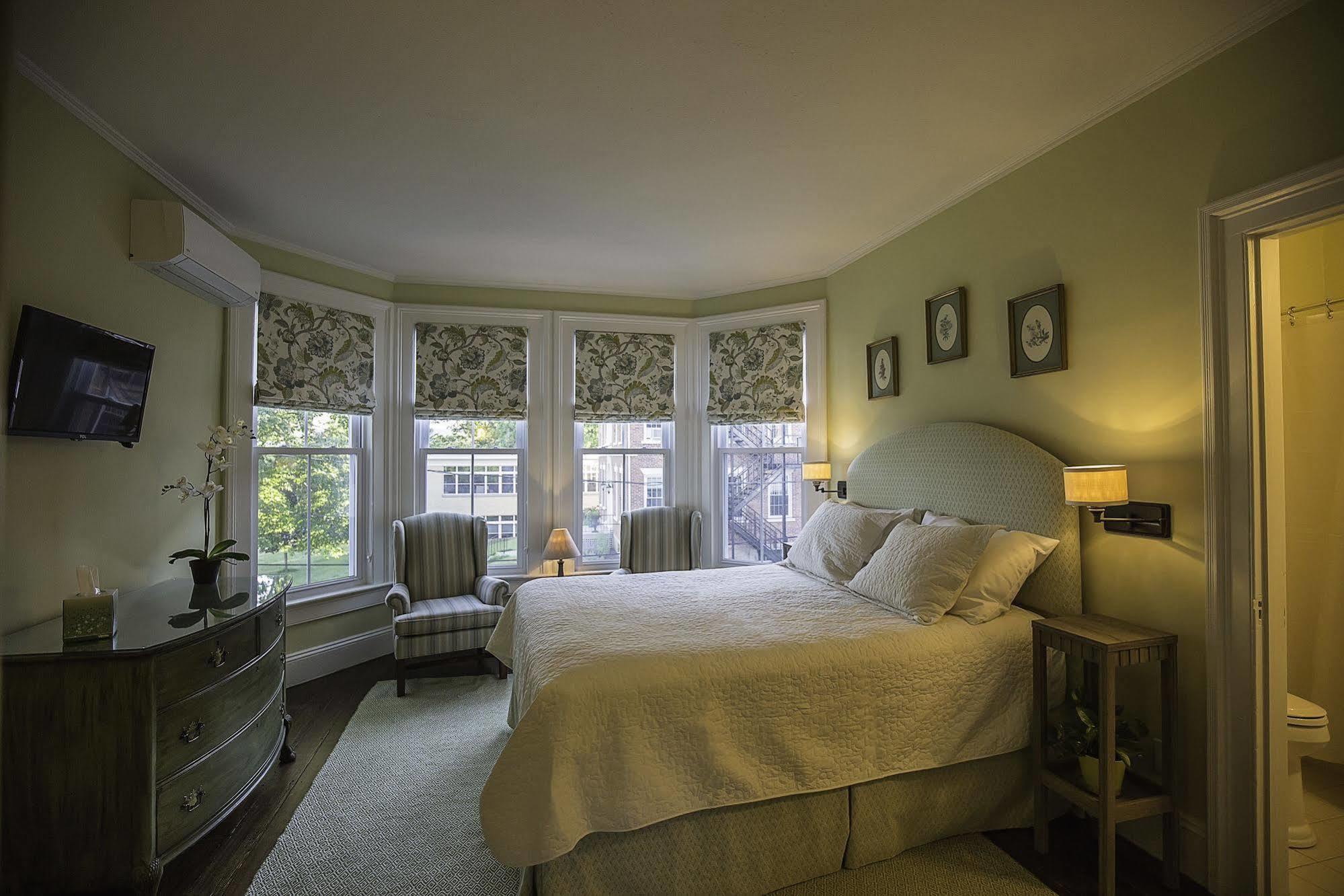 Homestead Inn New Milford Bagian luar foto